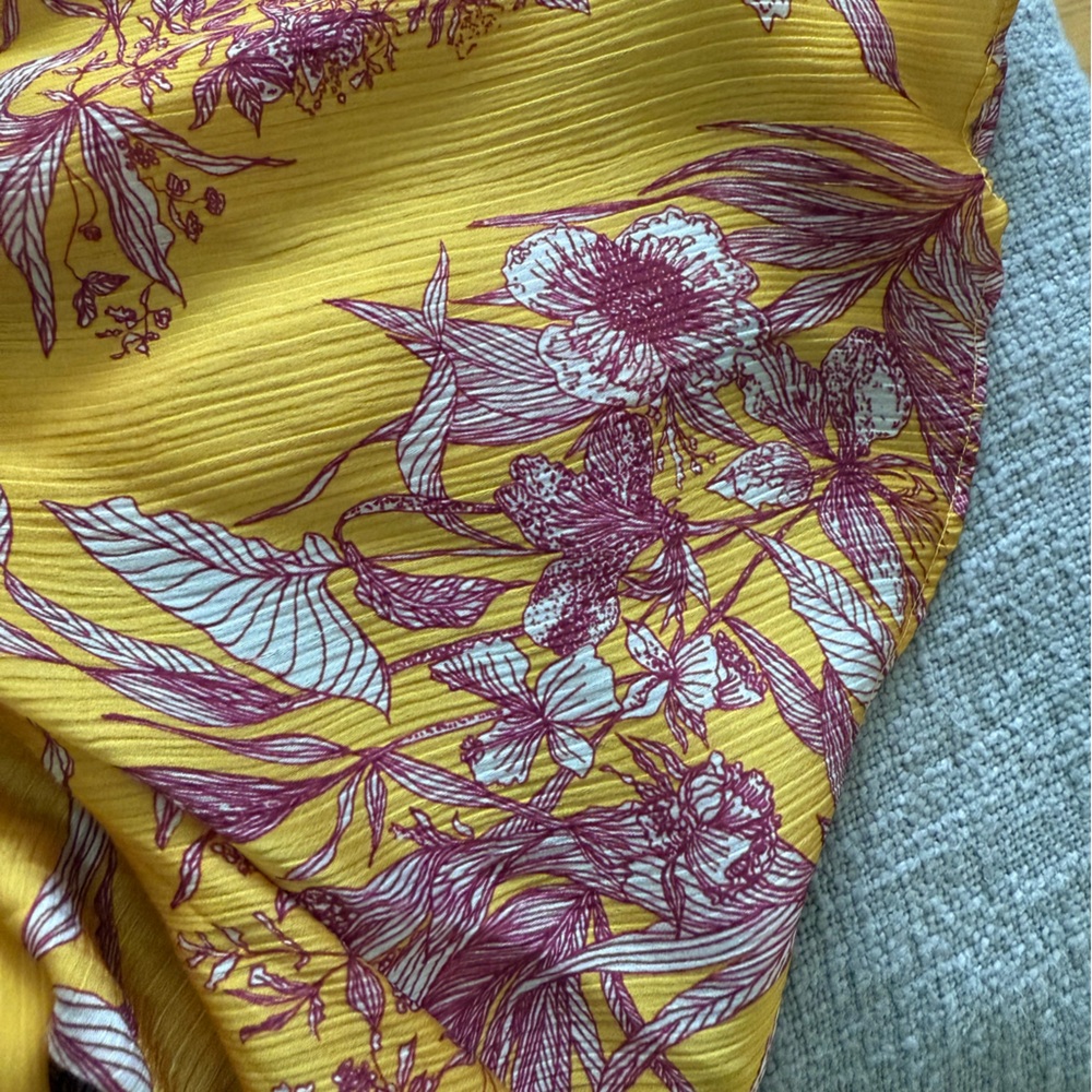 Gold and mauve Alexis crop, wrap top. Size 2. Plunging neckline. - Picture 5 of 7